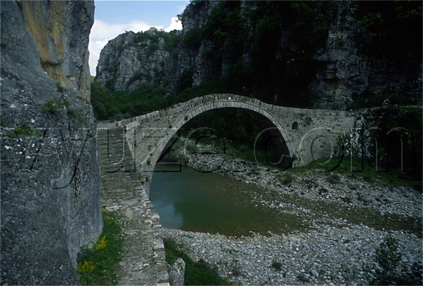 Stone arch bridge / Location: Epirus, Greece