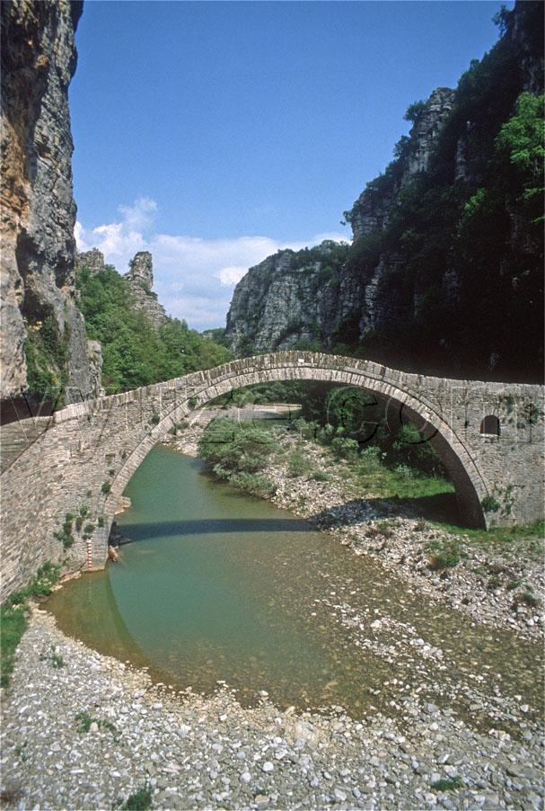 Stone arch bridge / Location: Epirus, Greece