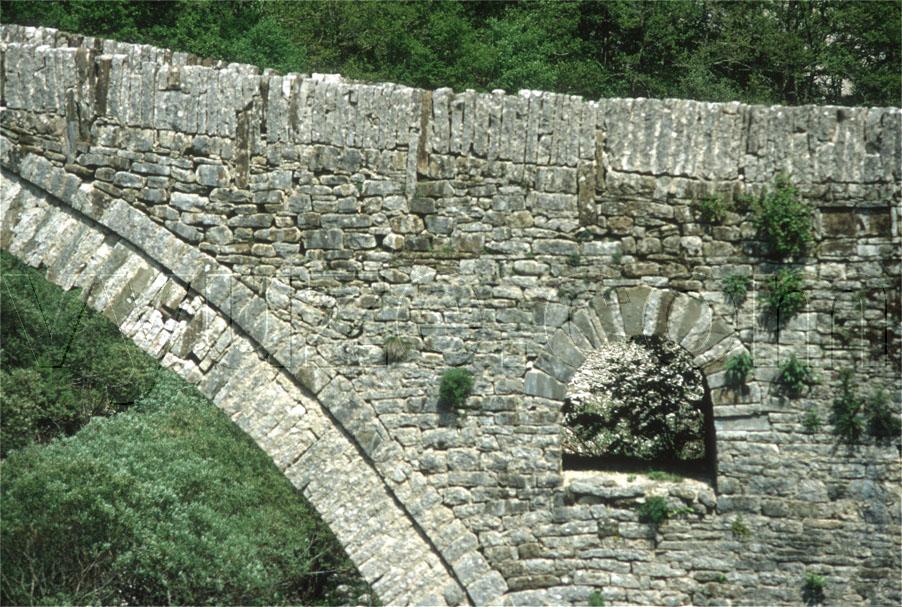 Stone arch bridge / Location: Epirus, Greece