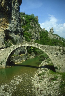Stone arch bridge / Location: Epirus, Greece