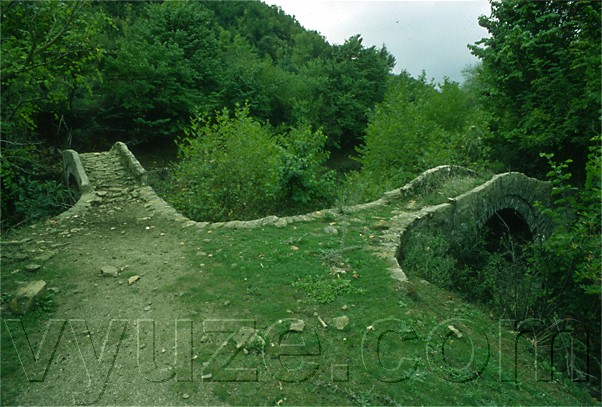 Twin bridges to span a junction of two rivers / Location: Epirus, Greece
