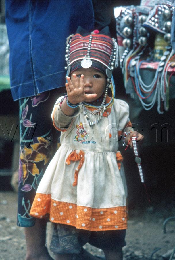 Young saleswoman / Location: Thailand